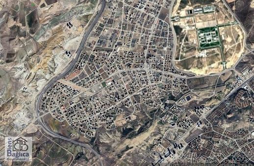 Bağlıcada Yarım Daire Getirili Satılık Arsa