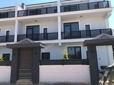 Karasuda Site İçerisinde Bahçeli Villa Mutfak Ayrı Geniş Teraslı Sıfır 4+1