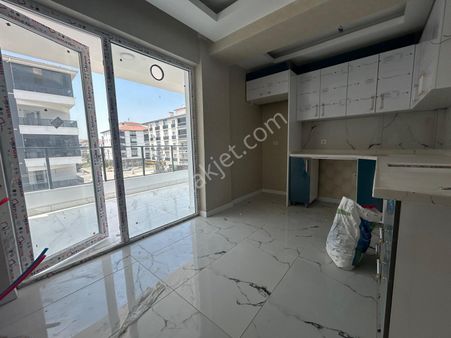 Menderes Mahallesi Merkezi Konum Ara Kat 3+1 Daire