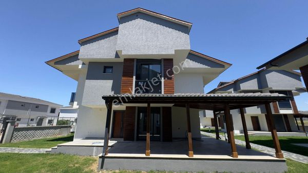 Coldwell Banker Route'tan Salihleraltında 5+1 Nefes Villaları !!