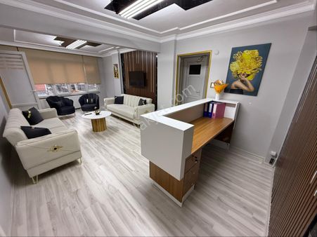 Şirinevlerde Mahmutbey Caddesi Üzerinde 2+1 Kiralık İşyeri