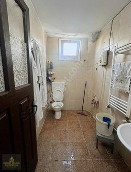 Yenidoğan'da 4 Tarafı Açık Doğal Gazlı Bahçeli 3 Katlı Ev