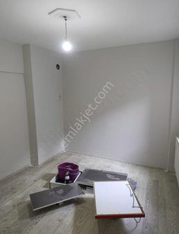 Bursa Emlak Alem-i Çarşı Merkezinde Üst Kat 2+1 İçi Yapılı Daire