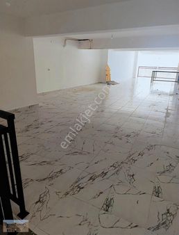 Satılık Mithatpaşada 220 M2 Doğalgazlı Batarkatlı Dükkan