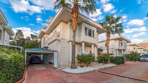 Lüks Site Fener Konakları’nda, 4+2 Kiralık Tripleks Villa