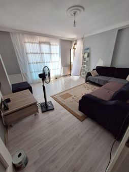 Hatun Gayrimenkul'den Satılık 3+1 Dokuz Yıllık Birinci Kat Farabi Ortaokulu Yakını