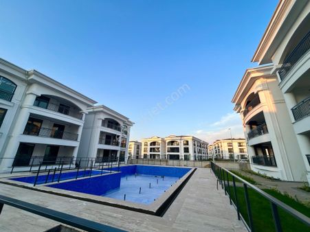 Kartepe Bağdat Cad. Asrın Konakları Lüks 3+1 Bahçe Kat Daire