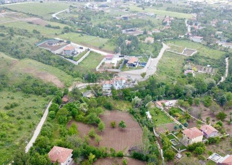 Güvenay – Çorum Merkez Ayarık Bağlarında – İçerisinde Evi Olan Satılık Bağ