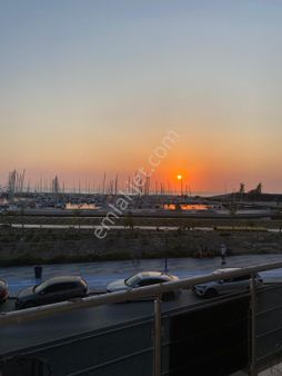 Kuşadası Marina'da Denize Sıfır Satılık 4+1 Daire