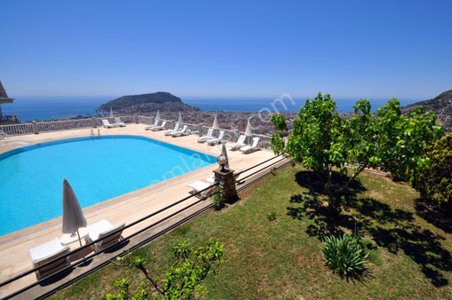 Alanya'da Antik Kent Sitesi'nde Satılık Manzaralı 3+1 Dubleks Daire