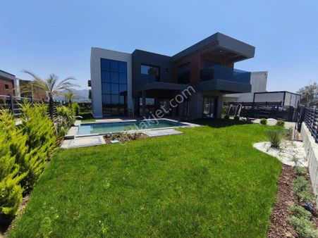 Karaova'da Özel Havuzlu, Müstakil Bahçeli, Akıllı Ev Sistem, 4+1 Lüks Villa