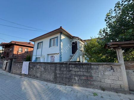 Henglobal'den Dereboğazı Mahallesi’nde Merkezde Yatırımlık Fırsat! 2 Katlı Müstakil Ev