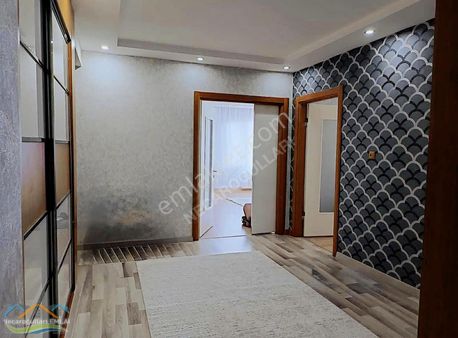 Necaroğullarından Dünya Kavşağında Satılık 4+1 Daire