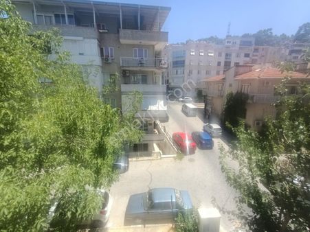 Balçovada Merkezi Lokasyon! Metroya Yakın 3+1 Ara Kat Daire