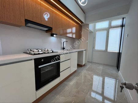 Akçay Oya Gayrimenkul'den Yeni Mahallede Denize 50m 3+1 Ara Kat Daire