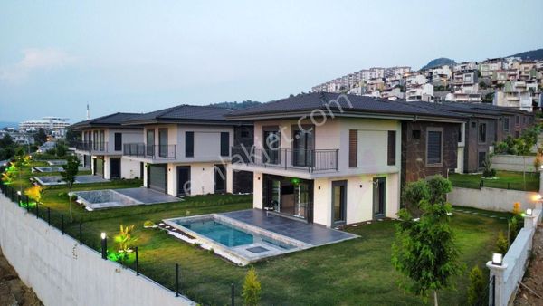 Kuşadası Güzelçamlı Satılık Yeni Geniş Bahçeli Müstakil Villa