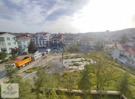 Çiçekli Mahallesinde Önü Açık Manzaralı Teraslı Masrafsız Daire