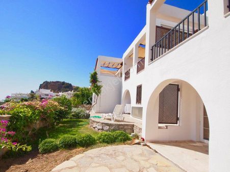 Yalıkavakta Manzaralı Bahçeli Satılık Villa Full Eşyalı Bakımlı