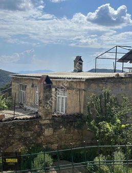 Tek Yetkili Tamer'den Nusratlı Köyünde Bahçeli Taş Ev