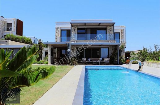 Bodrum Bağla'da Müstakil Havuzlu Deniz Manzaralı Muhteşem Villa