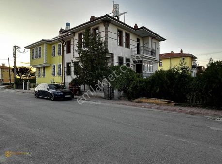 Karaaslan Villalarında Satılık 6+1 Bakımlı 2 Mutfaklı Villa