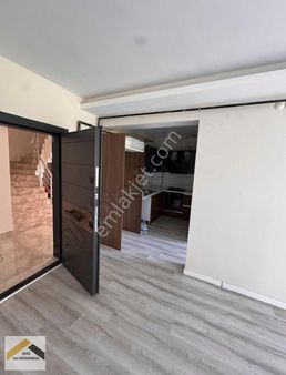 1802 Gayrimenkul'den Villalar Bölgesinde Satılık Bahçeli 2+1