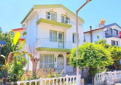 Tek Müstakil 4+1 Eşyalı Satılık Villa