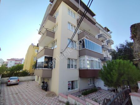 Elfi Den Plevne Mahallesinde Cadde Üzeri Satılık 3+1 Daire