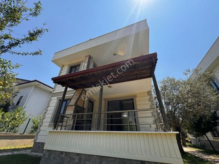 Edremit Gürede Site İçinde Denize Yürüme Mesafesinde 3+1 Villa