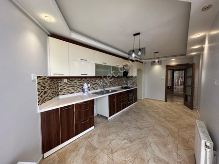 İz'den Kenan Evren'de 4+1 Oturuma Hazır Geniş Daire