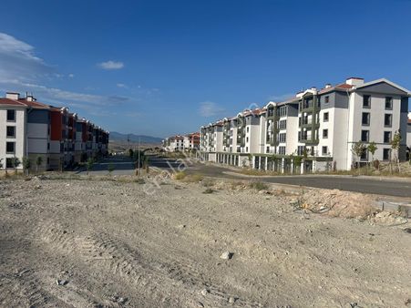 Toki Konutları'nın Komşusu Arsa