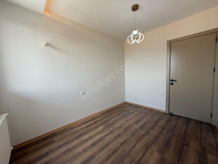 Kabasakalda Sıfır/site/dublex/5+1/2 Mutfak/3 Banyo/40 M2 Teraslı