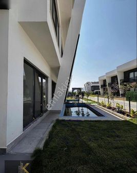 Antalya Döşemealtında Özel Üretim Tripleks Sıfır Satılık Villa