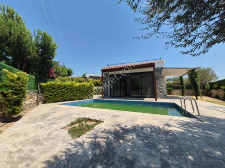 Bodrum Konacık'ta Yüzme Havuzlu 3+1 Tek Katlı Müstakil Kiralık Villa
