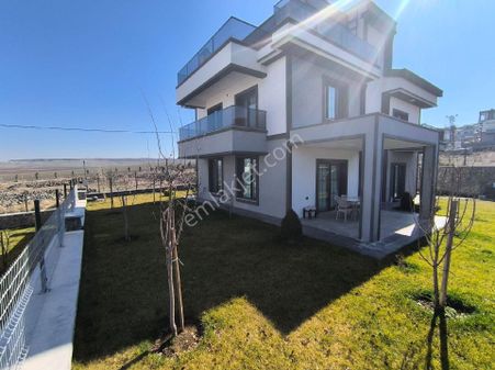 Mardin Yolu Havalimanı Civarında 4+1 Tripleks Satılık Villa