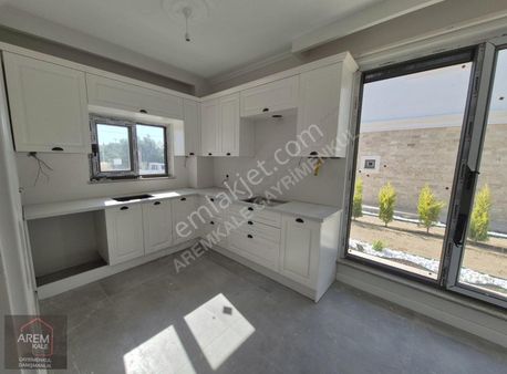 Çanakkale Guzelyali Da Müstakil Bahçeli Ve Havuzlu Satılık Vılla