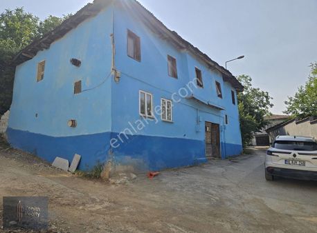 Gümüştepe Misi Köyünde Satılık Müstakil 2 Katlı Bahçeli Ev