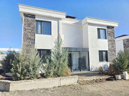 450 Evler Civarı Ulaş Deloft 6+1 Dubleks Satılık Villa