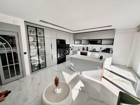 Evren Gayrimenkulden 8 Mart Mah Zeydan Premiumda 3+1 180m² Arakat Daire