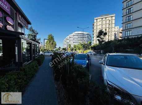 Sancaktepe'de Nef 19 Da Caddeye Cepheli Dükkan