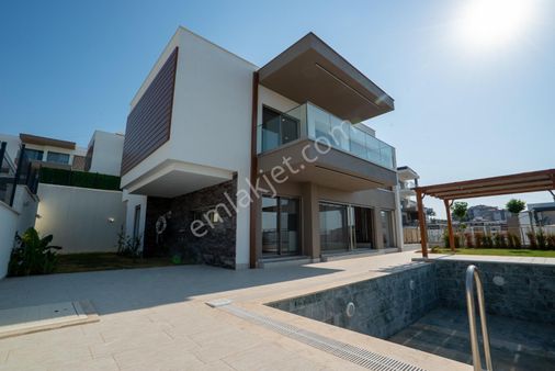 Guvenlık-özel Havuz-bahçe-otopark-merkezi-asansor-sauna-hamam--lüx-akıllı Ev -tamamı Müstakıl