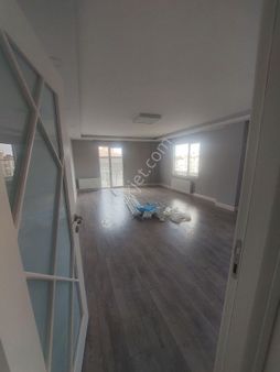 Kubilay Emlak'tan Ofis Kiralık Teras Kat 2+1 Daire