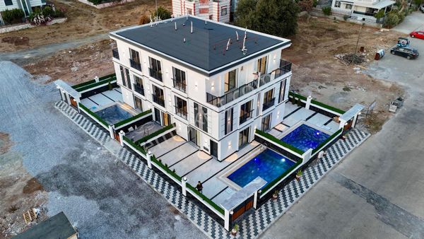 Didim Çamlıkta Havuzlu Sıfır Yapı Satılık Villa