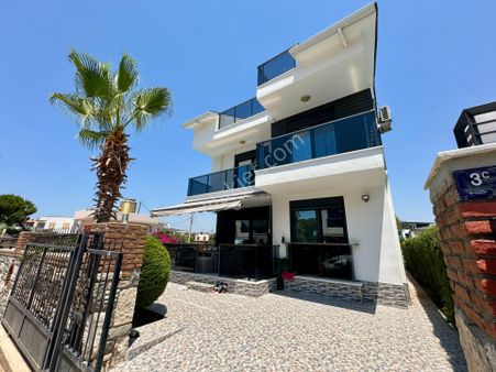 Villacı Onur'dan Satılık Denize 100 Metre Lüx 4+1 Tam Müstakil Villa