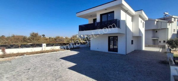 Kuşadası'nın Güzelçamlı Villa Satılık