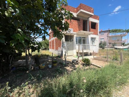 Salihli Erdem Emlaktan Sarıpınar Mh 3 Kata İmarlı Arsa Yol Üzerinde