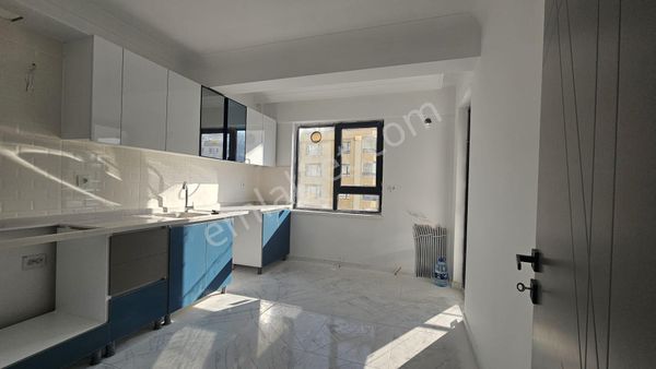 Duralialıç'da Merkezi Konumda Sıfır 3+1 Satılık Daire !!!