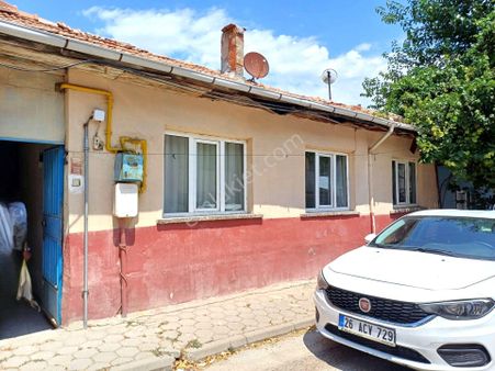 Recep Ümit Emlak'tan Yeşiltepe Kanal Boyu Yakınında Satılık 2+1 Bahçeli Müstaki Ev