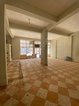 Kuşadası İkiçeşmelik İşlek Caddede Satılık Dükkan