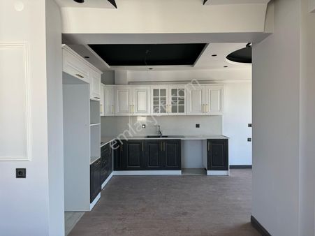 Tecde Mahalleinde Acil Satılık 4+1 Daire